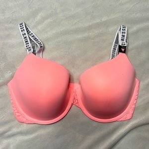 New with tags Victorias Secret tshirt lightly lined Demi bra size 34DD